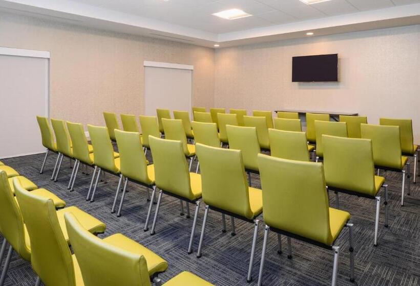 호텔 Holiday Inn Express & Suites St. Petersburg Madeira Beach, An Ihg