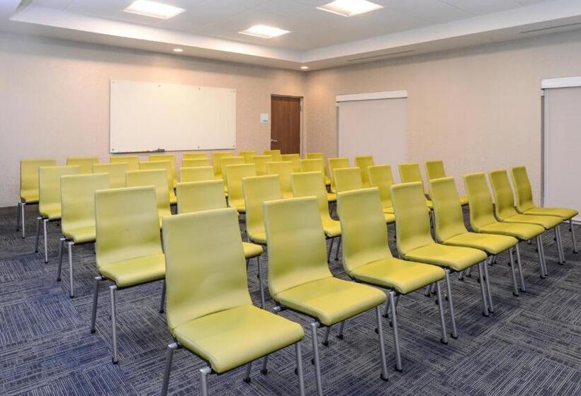 فندق Holiday Inn Express & Suites   St. Petersburg   Madeira Beach, An Ihg