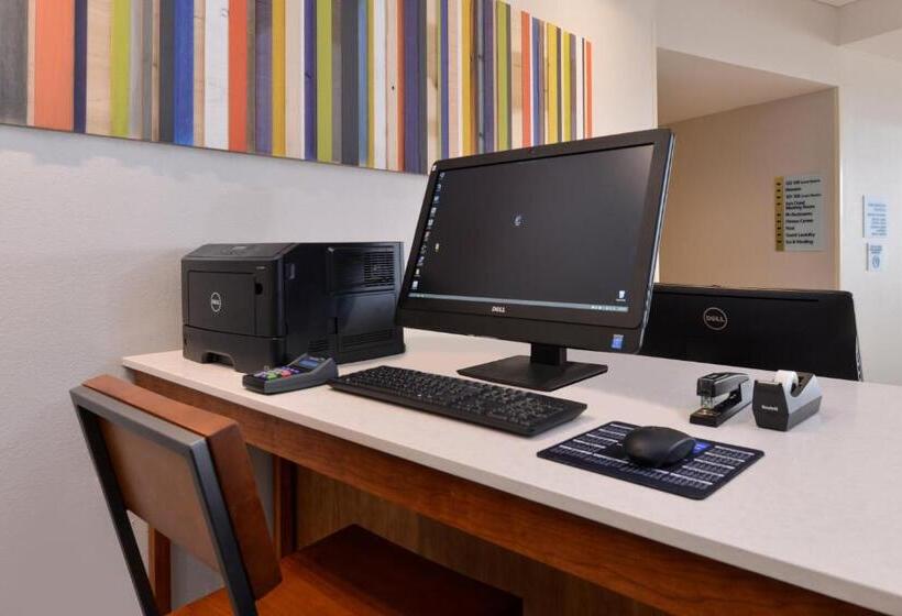 فندق Holiday Inn Express & Suites   St. Petersburg   Madeira Beach, An Ihg