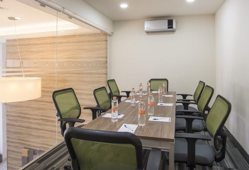 فندق Holiday Inn Express & Suites   Ciudad Obregon, An Ihg