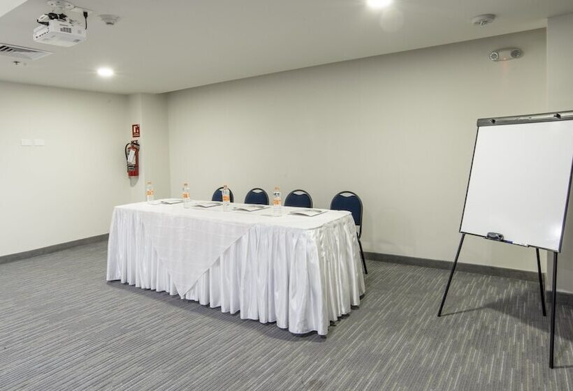 فندق Holiday Inn Express & Suites   Ciudad Obregon, An Ihg