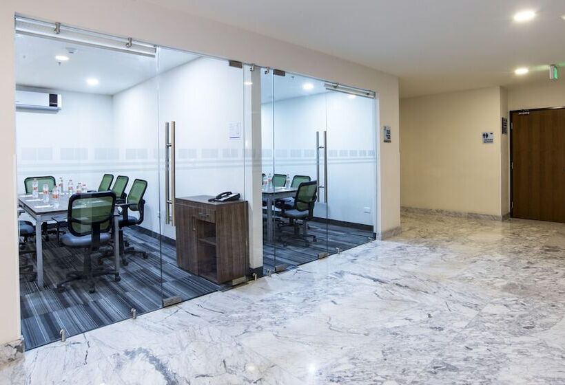 فندق Holiday Inn Express & Suites   Ciudad Obregon, An Ihg