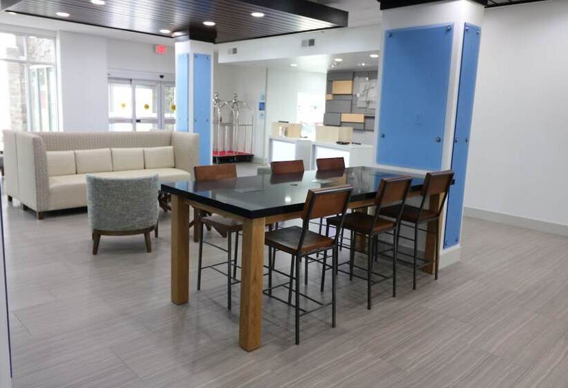 فندق Holiday Inn Express & Suites   Coffeyville, An Ihg