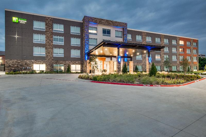 Отель Holiday Inn Express & Suites Dallas North Addison, An Ihg