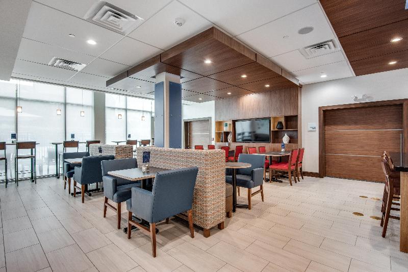 Отель Holiday Inn Express & Suites Dallas North Addison, An Ihg