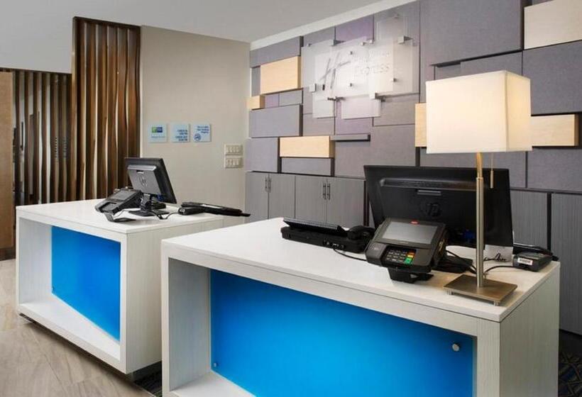 בית מלון כפרי Holiday Inn Express & Suites Greenwood Mall, An Ihg