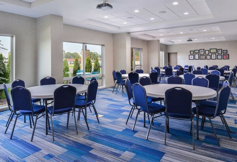 فندق Holiday Inn Express & Suites   Siloam Springs, An Ihg