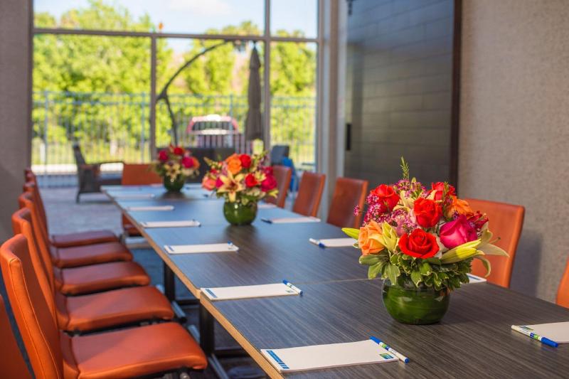 Отель Holiday Inn Express & Suites   Tampa North   Wesley Chapel, An Ihg