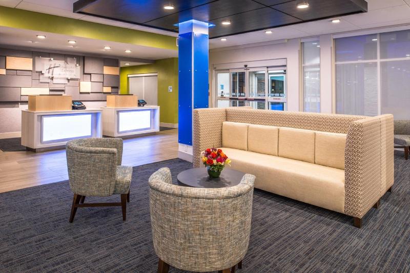 Отель Holiday Inn Express & Suites   Tampa North   Wesley Chapel, An Ihg