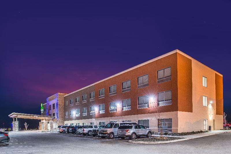 בית מלון כפרי Holiday Inn Express & Suites   Van Horn, An Ihg