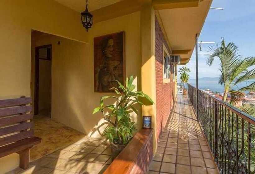 בית מלון כפרי Hostal Vallarta Suites