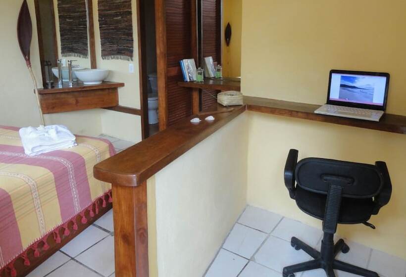 בית מלון כפרי Hostal Vallarta Suites