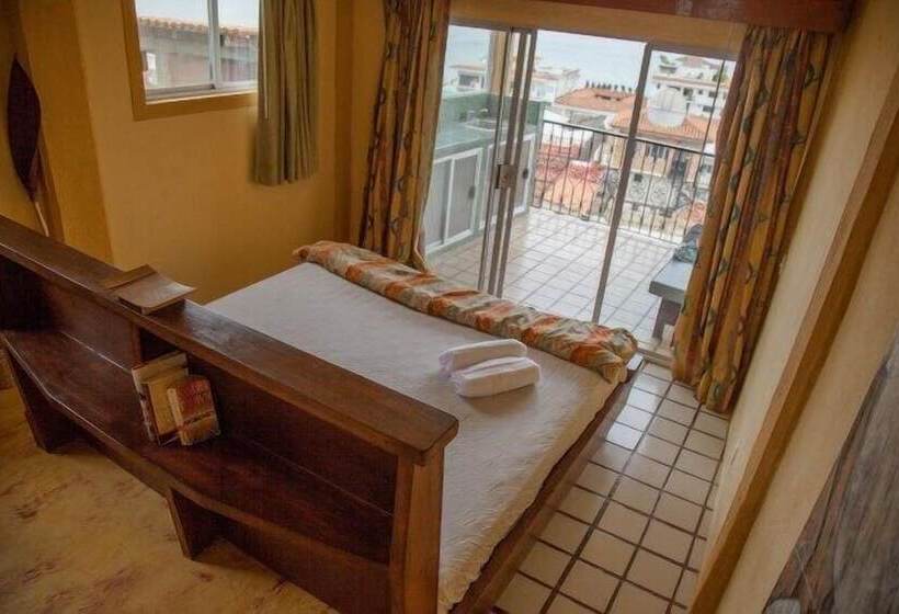 בית מלון כפרי Hostal Vallarta Suites