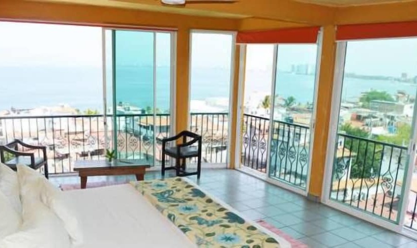 בית מלון כפרי Hostal Vallarta Suites