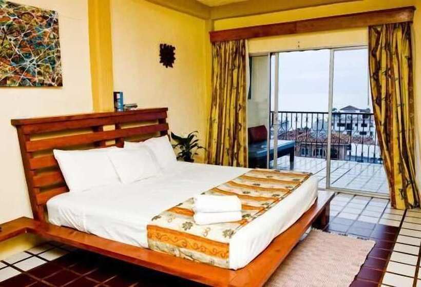 בית מלון כפרי Hostal Vallarta Suites