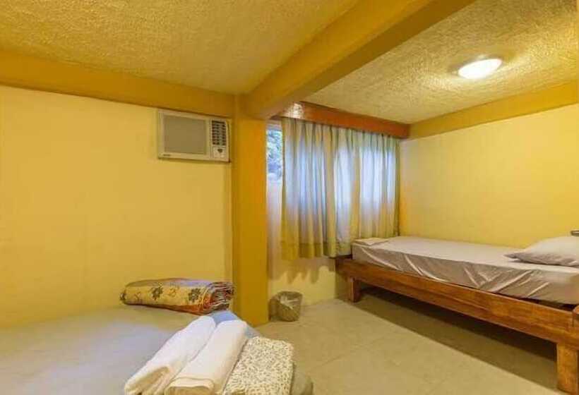 בית מלון כפרי Hostal Vallarta Suites