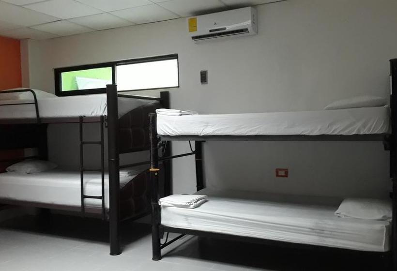 ホテル Hostel Mundo Maya
