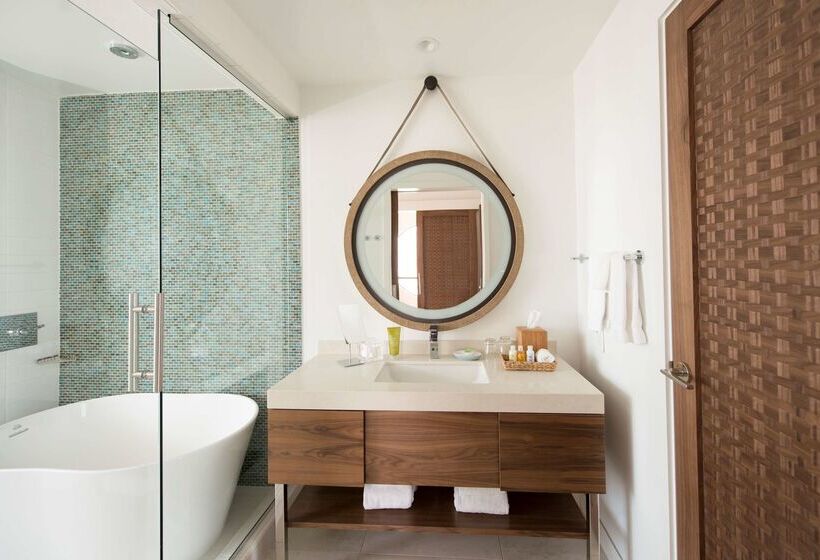 Отель Hyatt Centric Waikiki Beach