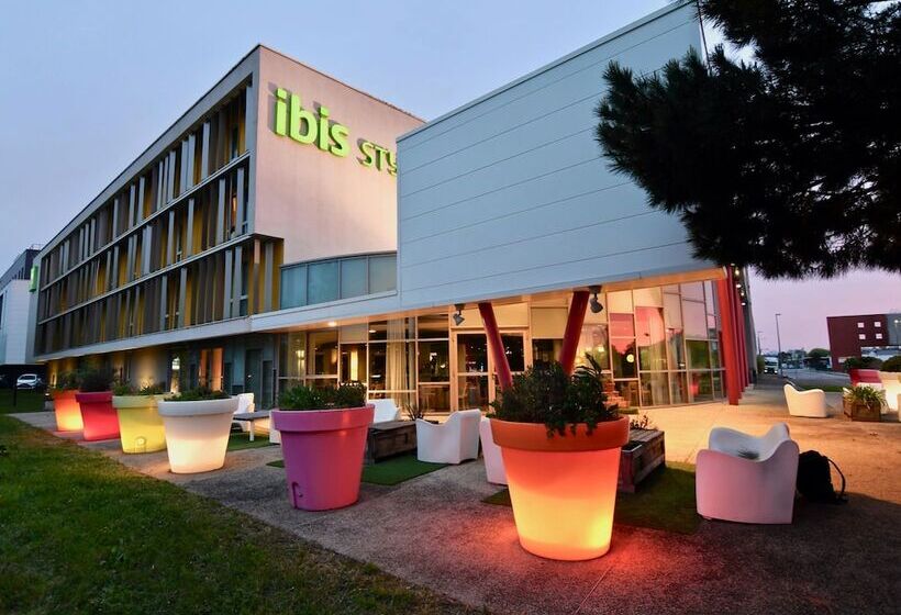 בית מלון כפרי Ibis Budget Nantes Reze Aeroport