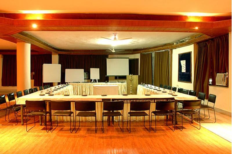 هتل Jaisamand Island Resort