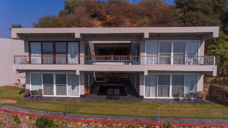 هتل Jaisamand Island Resort