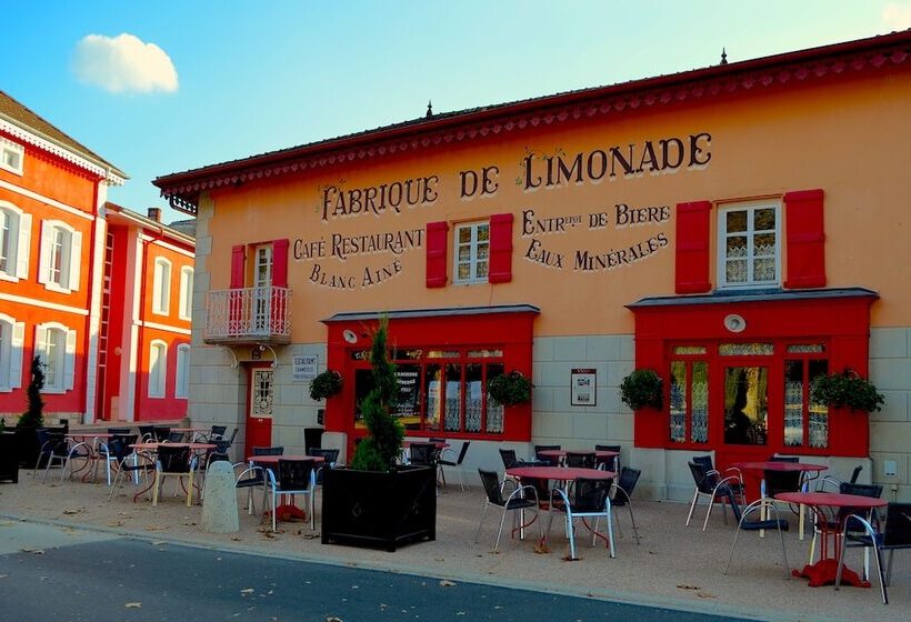 בית מלון כפרי Les Saules Parc & Spa   Teritoria