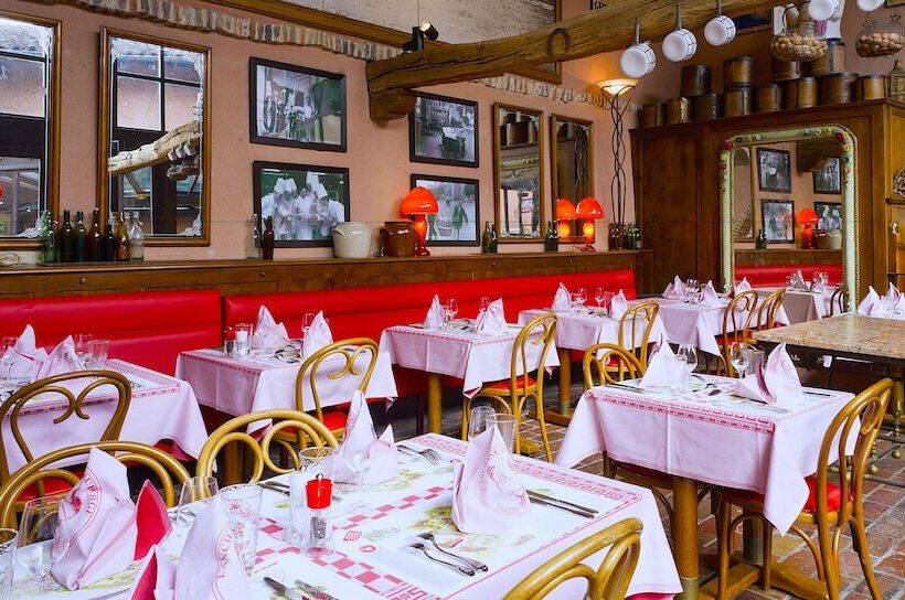 בית מלון כפרי Les Saules Parc & Spa   Teritoria