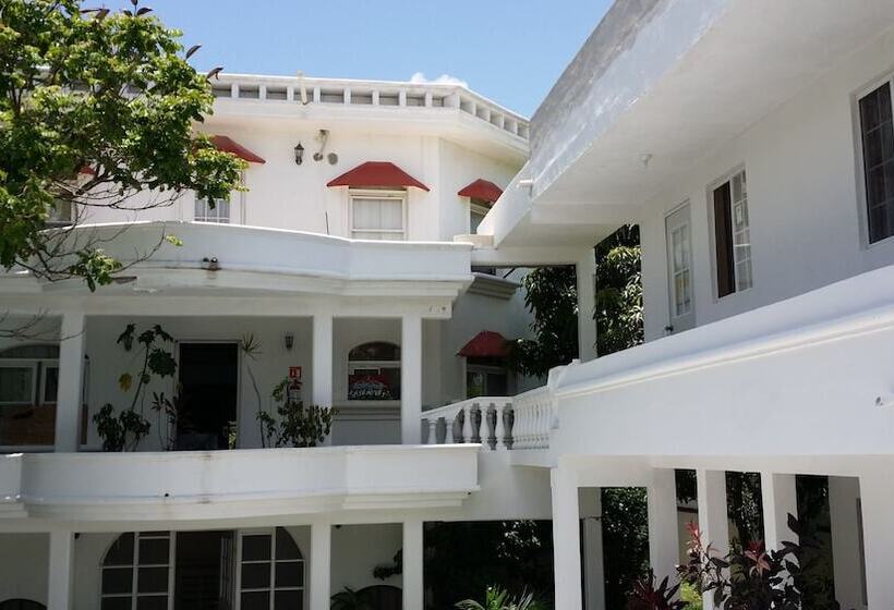 בית מלון כפרי Mansion Giahn Bed & Breakfast