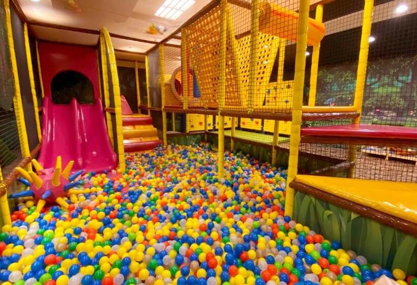 هتل 明山森林會舘 The M Village