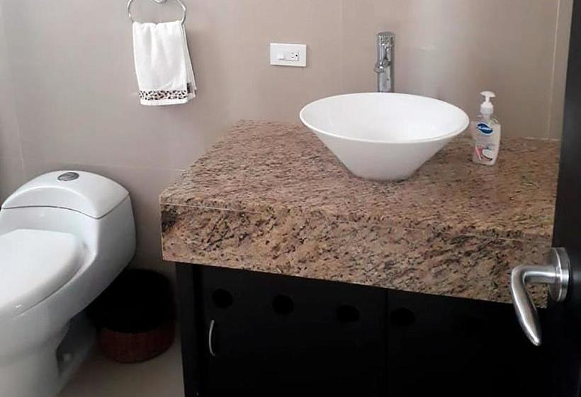 호텔 Moonlight Condos