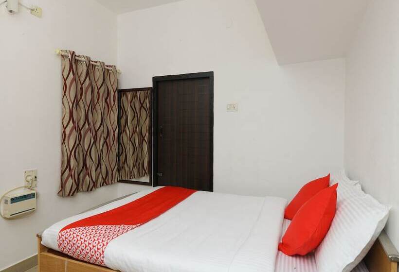 Отель Nakshatra Serviced Apartments-bawa Road
