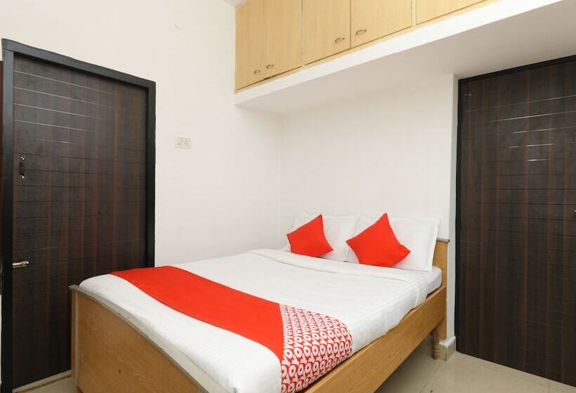 Отель Nakshatra Serviced Apartments-bawa Road
