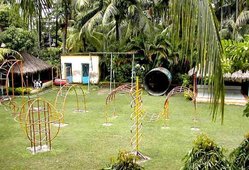 هتل Palm Village Resort