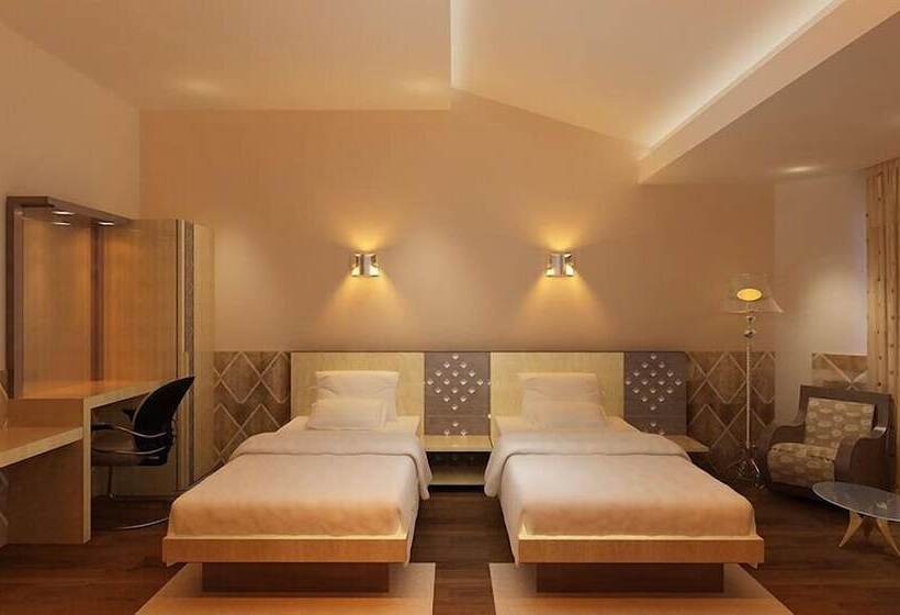 هتل Palm Village Resort