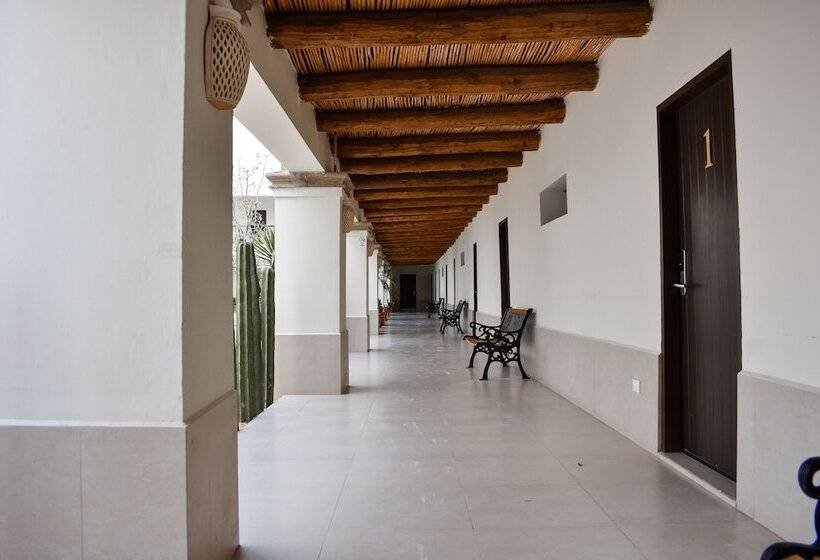 Отель Plaza Cuatro Cienegas