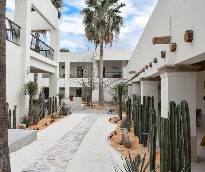 Отель Plaza Cuatro Cienegas