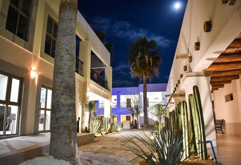 Отель Plaza Cuatro Cienegas