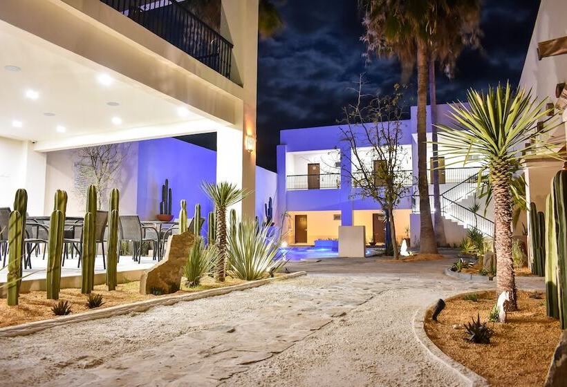 Отель Plaza Cuatro Cienegas