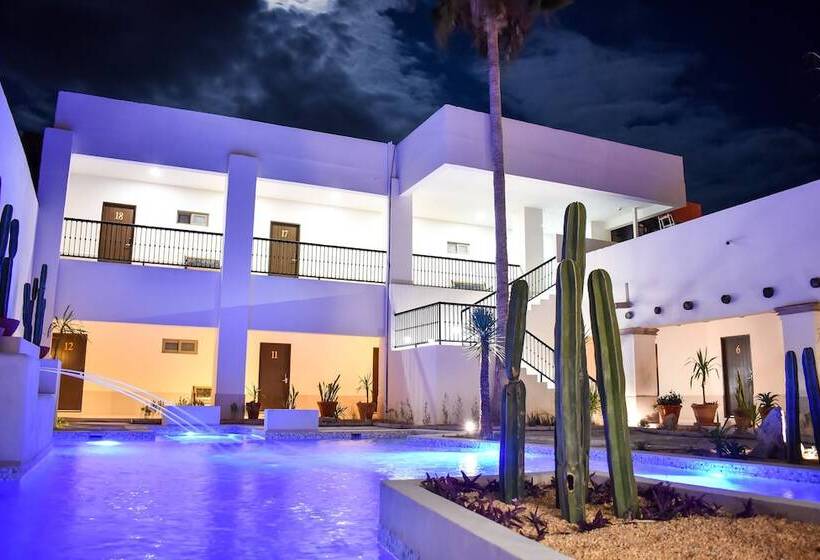 Отель Plaza Cuatro Cienegas