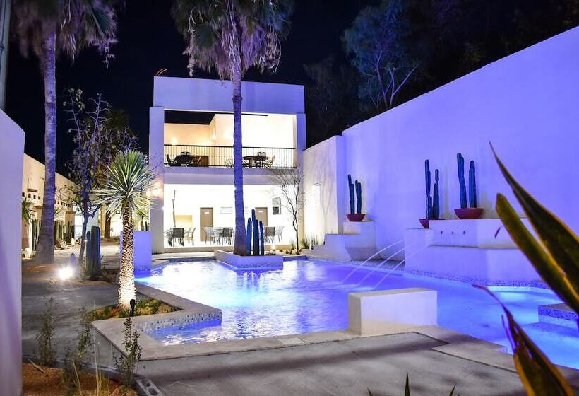 Отель Plaza Cuatro Cienegas