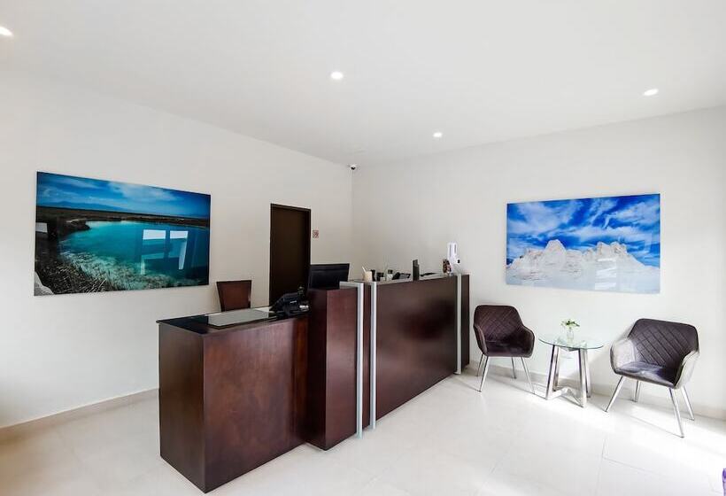 Отель Plaza Cuatro Cienegas