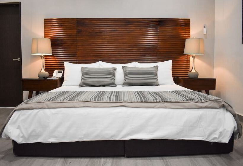 Отель Plaza Cuatro Cienegas