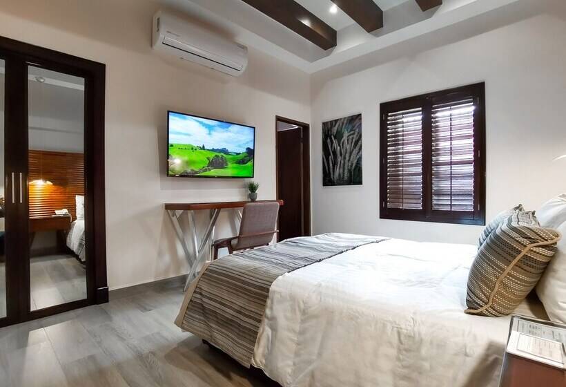 Отель Plaza Cuatro Cienegas