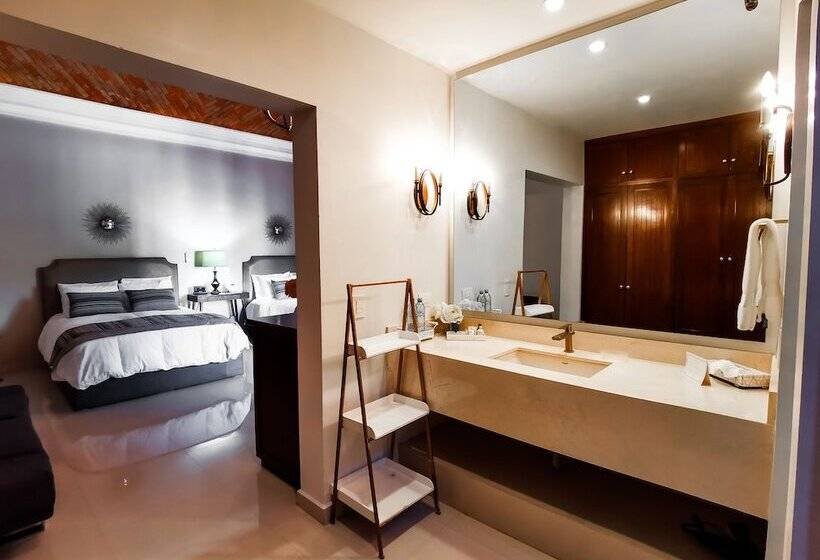 Отель Plaza Cuatro Cienegas