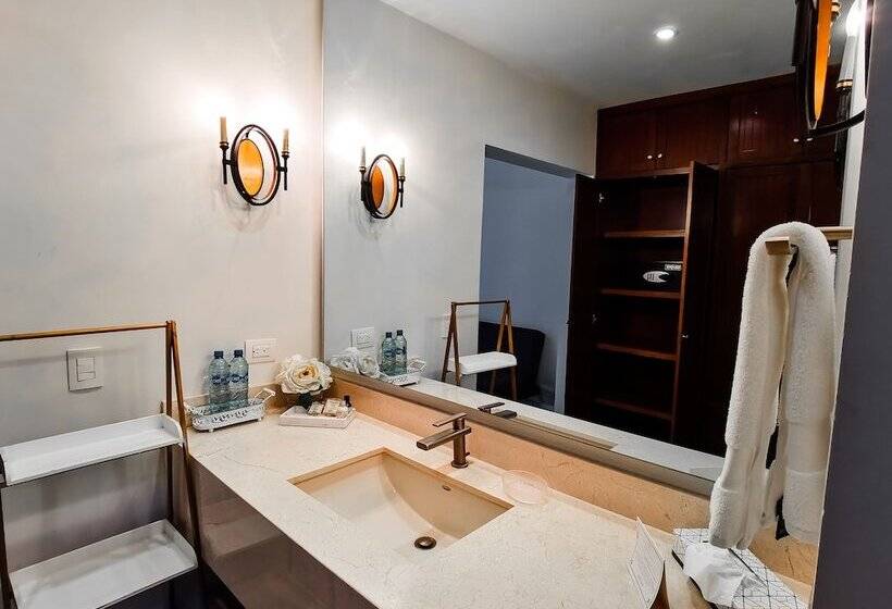 Отель Plaza Cuatro Cienegas