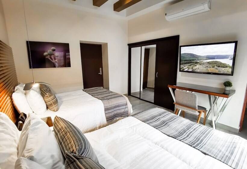 Отель Plaza Cuatro Cienegas