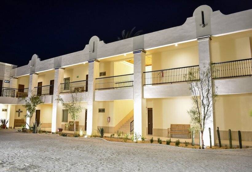 Отель Plaza Cuatro Cienegas