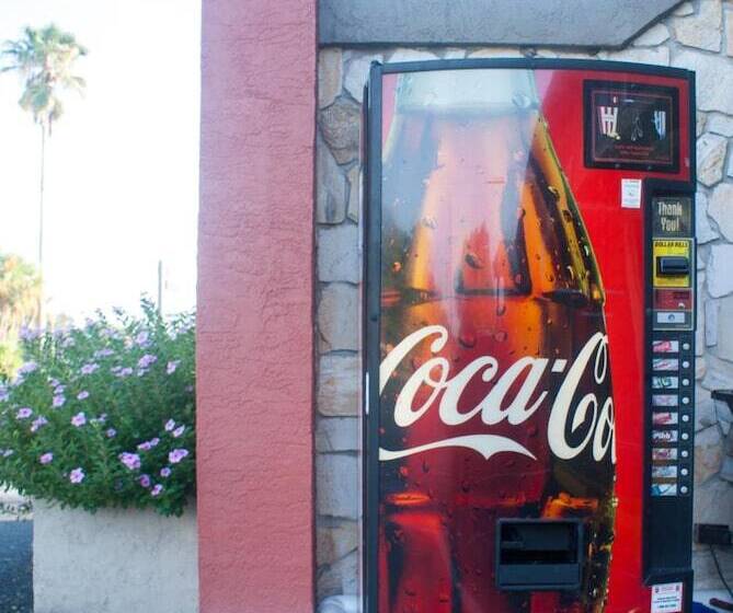 فندق Polynesian Inn