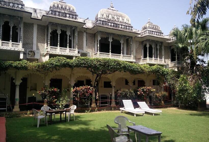 هتل Rangniwas Palace