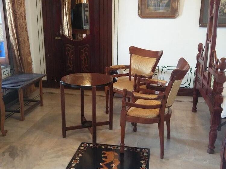 هتل Rangniwas Palace